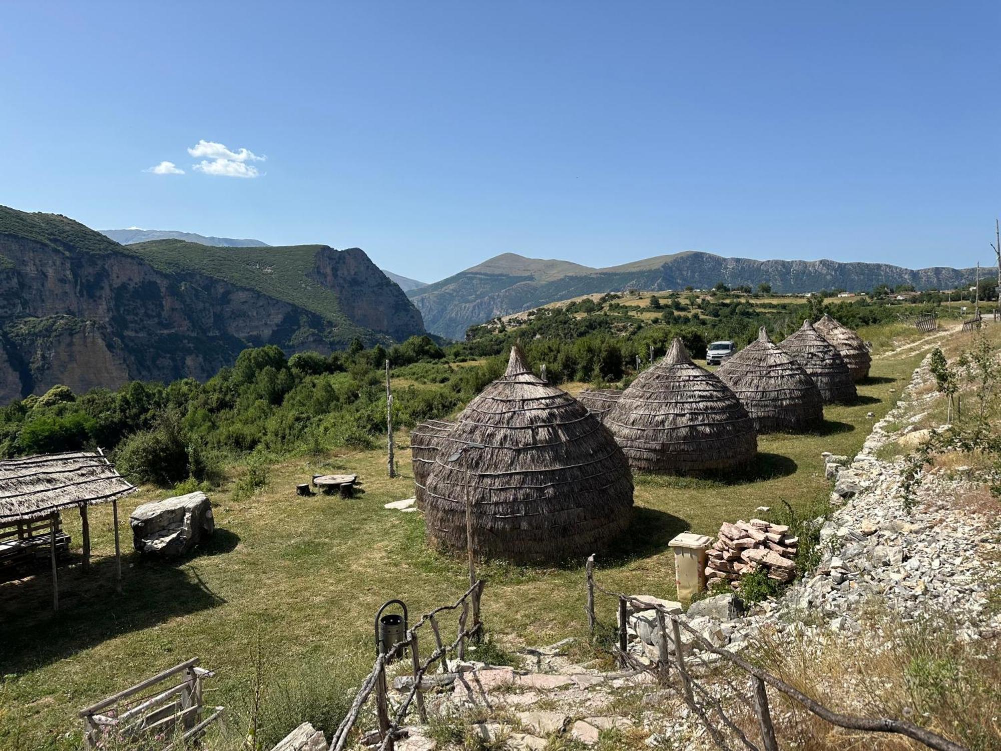 Camping Lekdushi - Shehu Hotel Tepelene Bagian luar foto