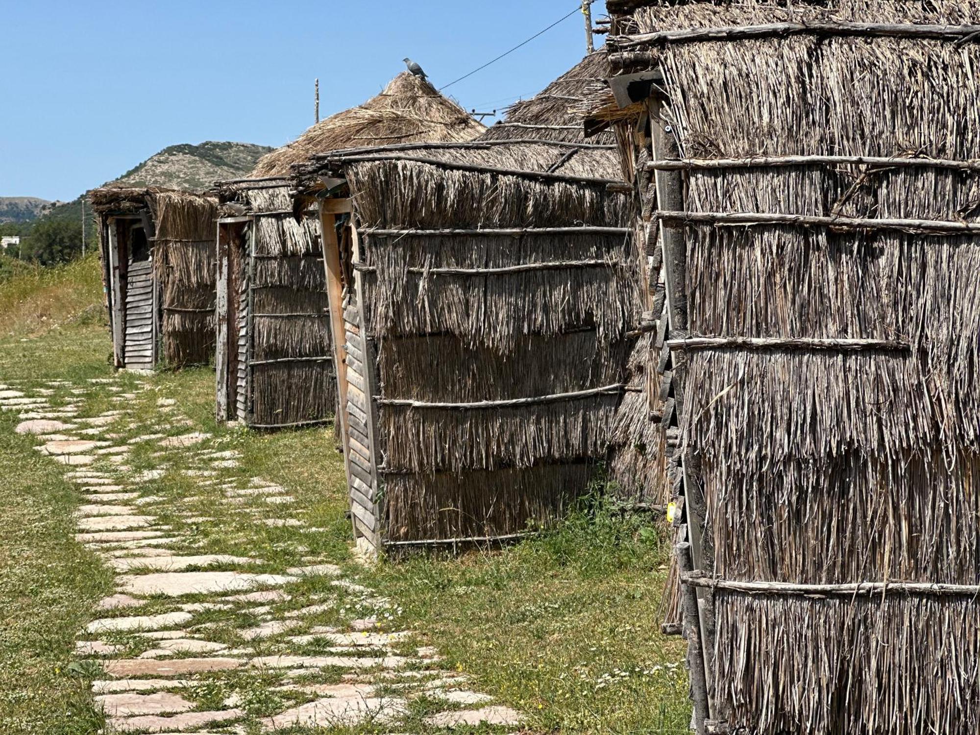 Camping Lekdushi - Shehu Hotel Tepelene Bagian luar foto