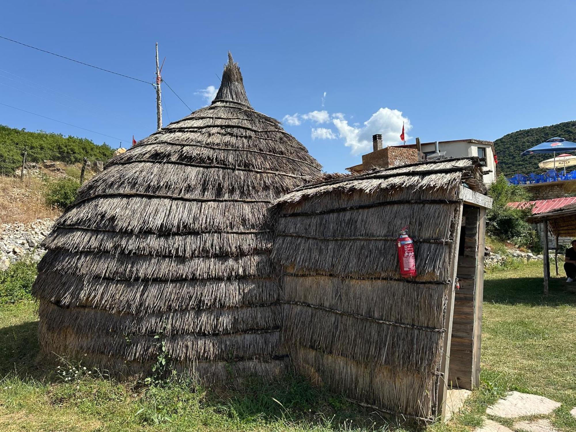 Camping Lekdushi - Shehu Hotel Tepelene Bagian luar foto