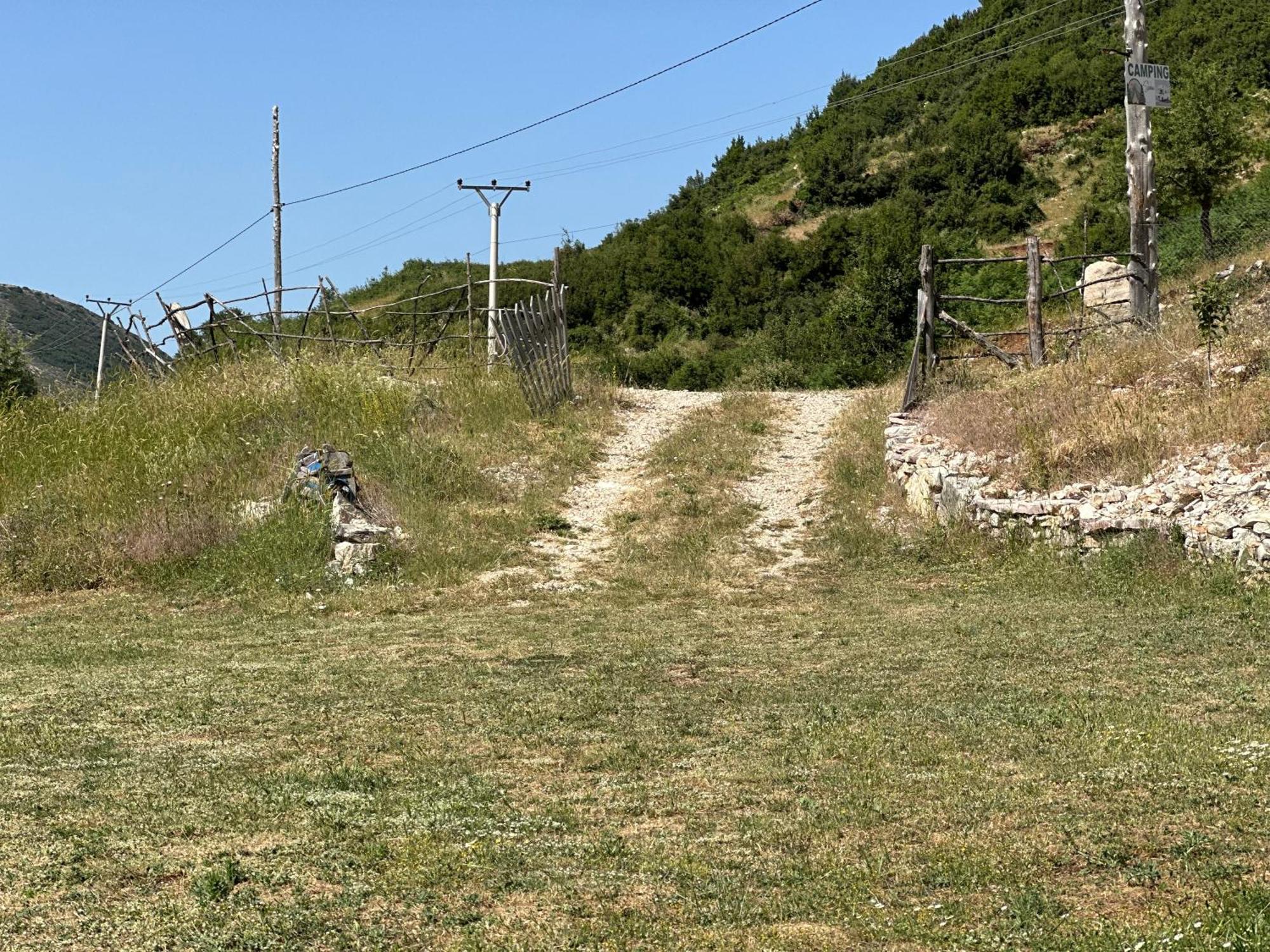 Camping Lekdushi - Shehu Hotel Tepelene Bagian luar foto