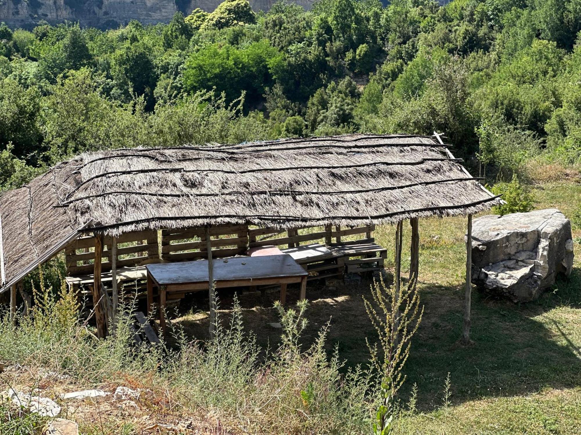 Camping Lekdushi - Shehu Hotel Tepelene Bagian luar foto